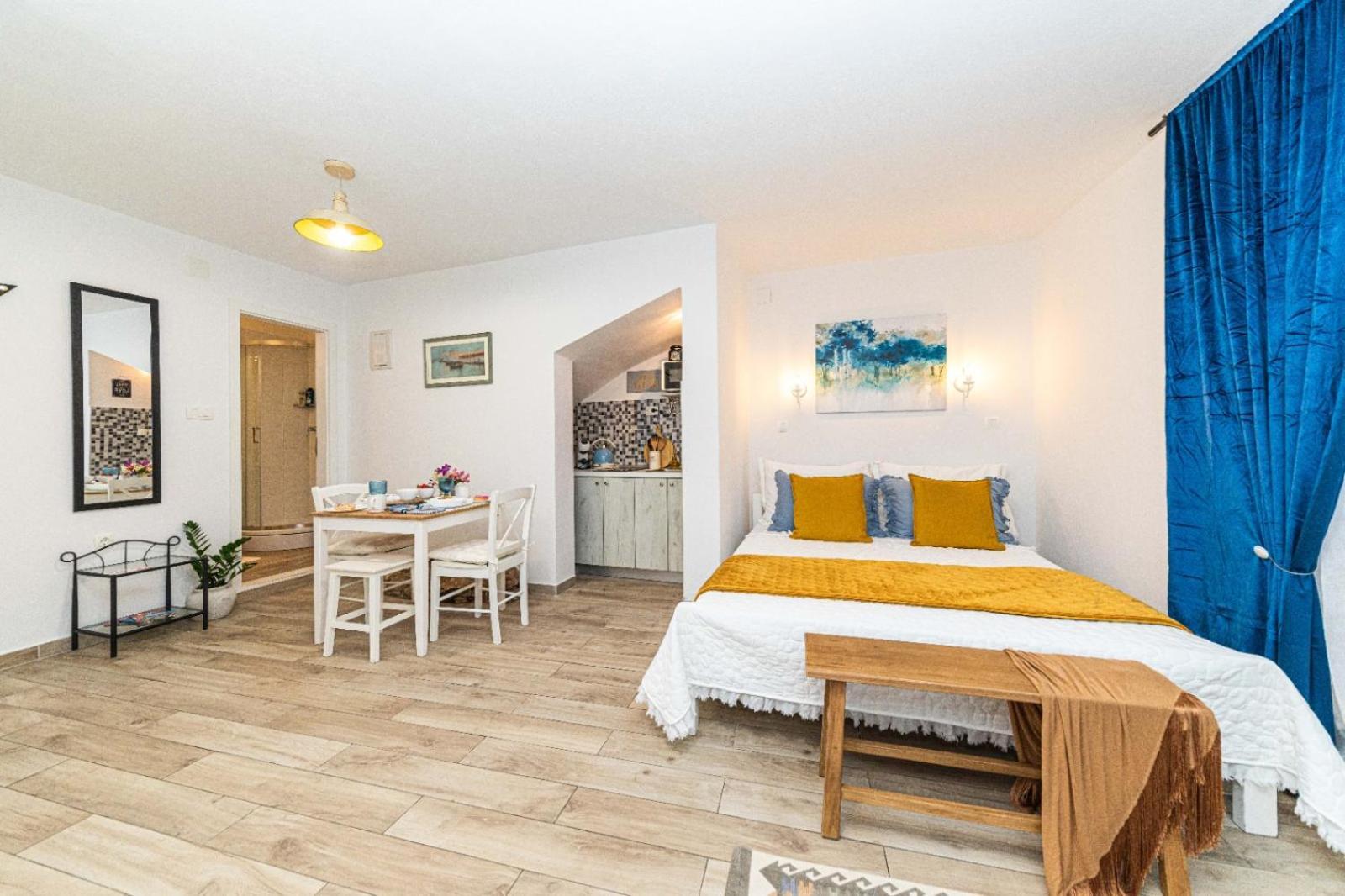 Apartment & Gordana